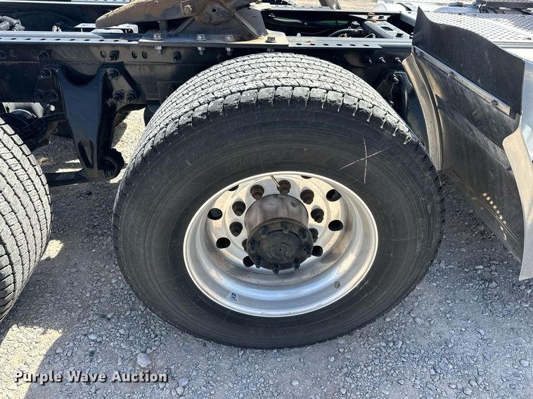 image for item EK0592 2021 International LT625 6X4 semi truck