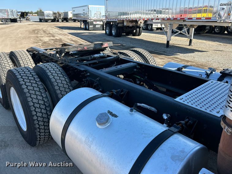 image for item EK2732 2015 International 8600 SBA semi truck