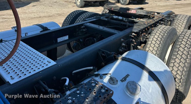 image for item EK2732 2015 International 8600 SBA semi truck