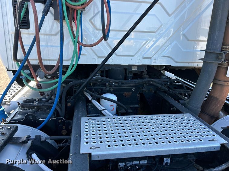 image for item EK2732 2015 International 8600 SBA semi truck