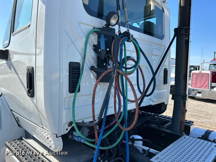 image for item EK2732 2015 International 8600 SBA semi truck