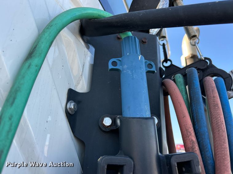 image for item EK2732 2015 International 8600 SBA semi truck