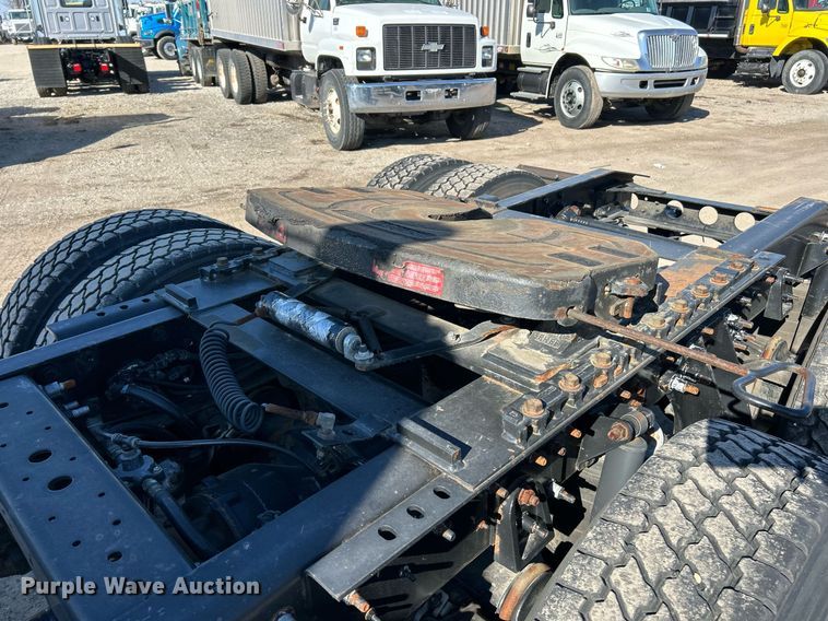 image for item EK2732 2015 International 8600 SBA semi truck