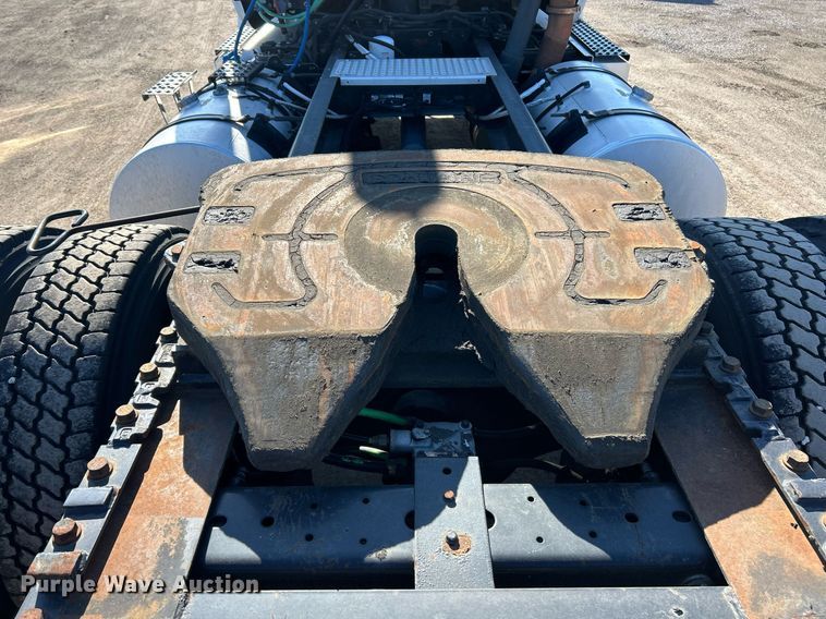 image for item EK2732 2015 International 8600 SBA semi truck