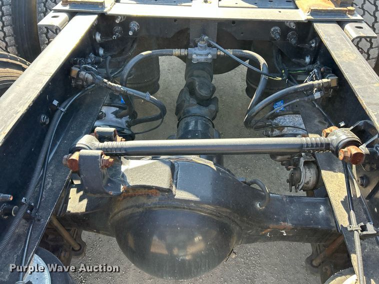 image for item EK2732 2015 International 8600 SBA semi truck