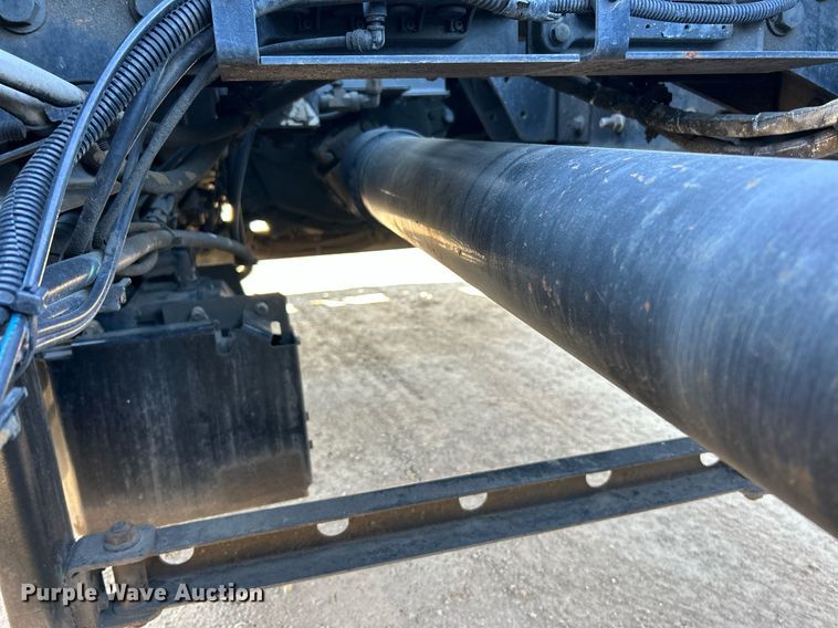 image for item EK2732 2015 International 8600 SBA semi truck