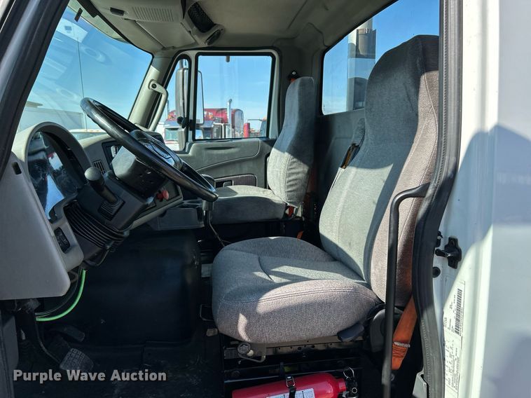 image for item EK2732 2015 International 8600 SBA semi truck