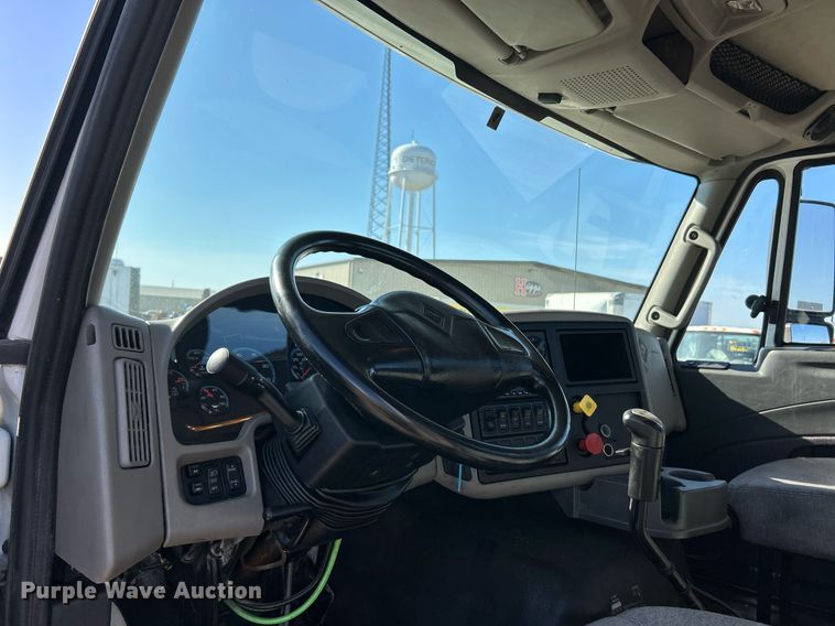 image for item EK2732 2015 International 8600 SBA semi truck