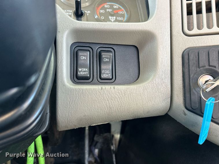 image for item EK2732 2015 International 8600 SBA semi truck