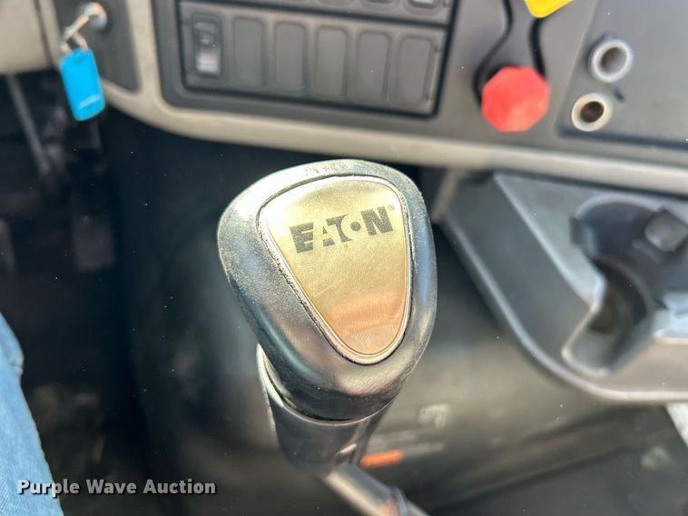 image for item EK2732 2015 International 8600 SBA semi truck