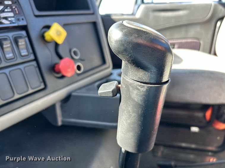 image for item EK2732 2015 International 8600 SBA semi truck