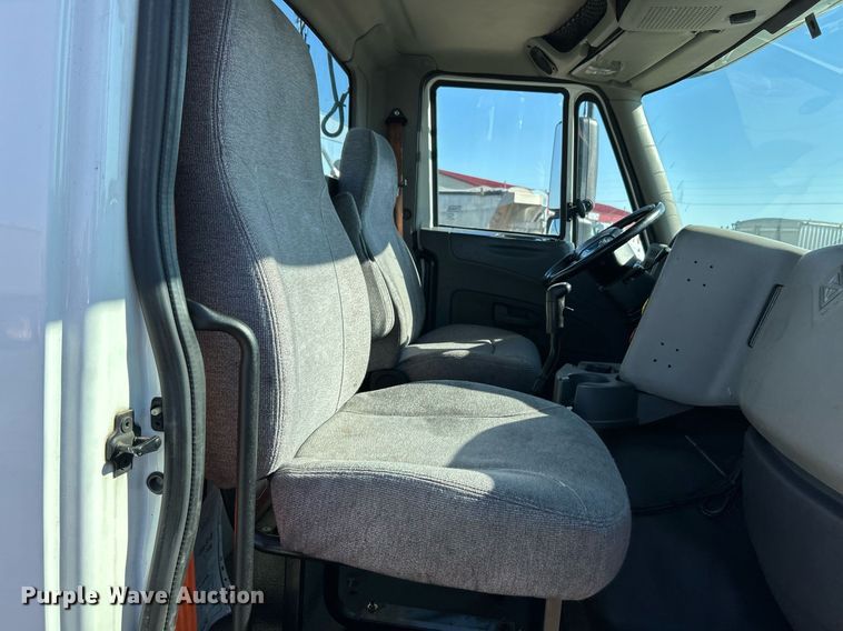 image for item EK2732 2015 International 8600 SBA semi truck