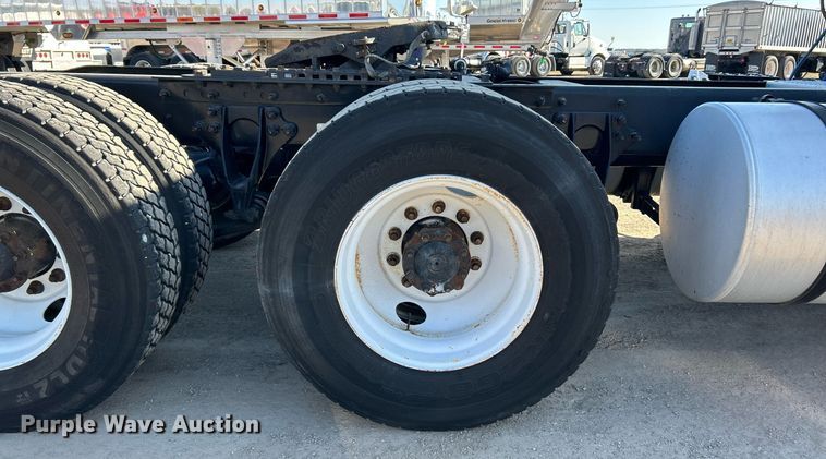 image for item EK2732 2015 International 8600 SBA semi truck