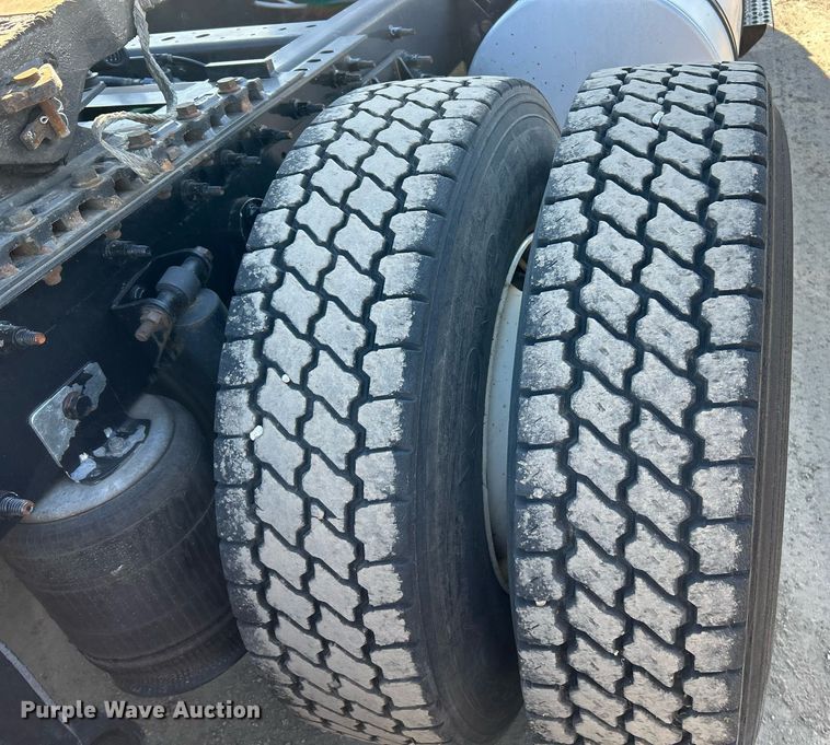 image for item EK2732 2015 International 8600 SBA semi truck