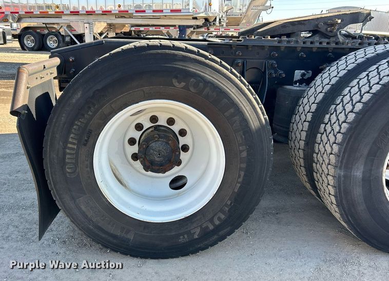 image for item EK2732 2015 International 8600 SBA semi truck