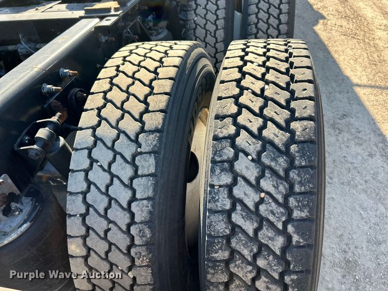 image for item EK2732 2015 International 8600 SBA semi truck