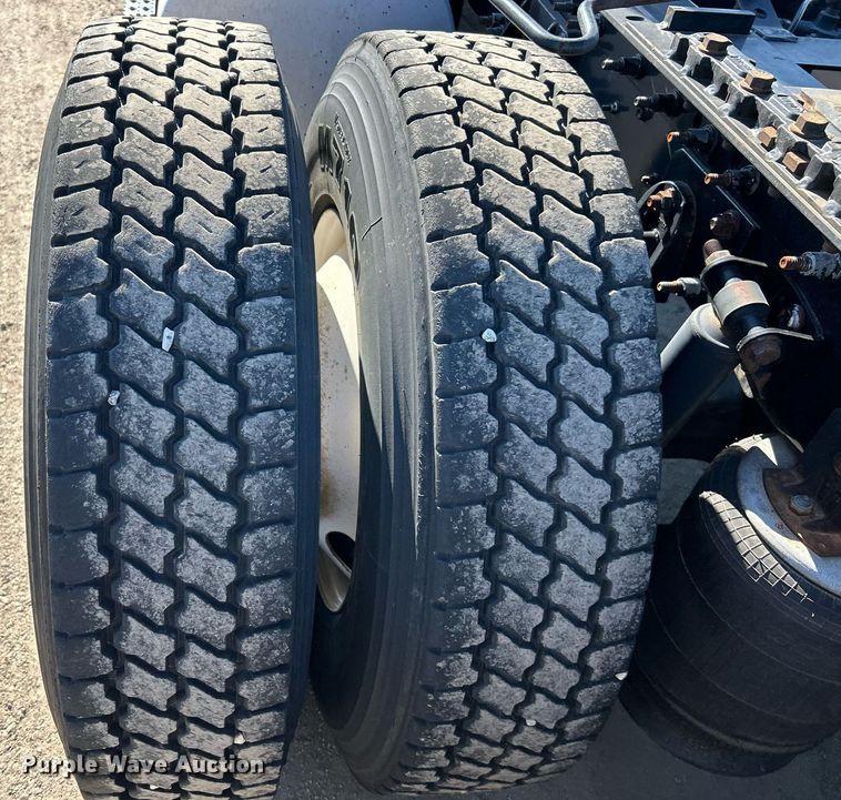 image for item EK2732 2015 International 8600 SBA semi truck