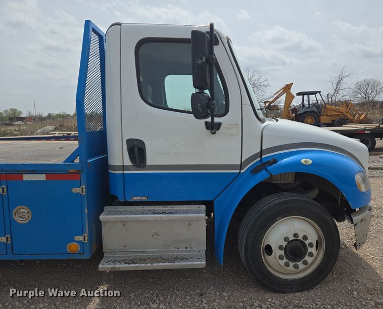 image for item EL5508 2015 Freightliner M2 flatbed truck