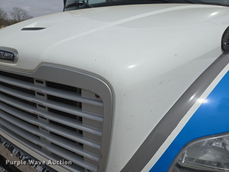 image for item EL5508 2015 Freightliner M2 flatbed truck