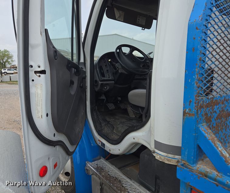 image for item EL5508 2015 Freightliner M2 flatbed truck