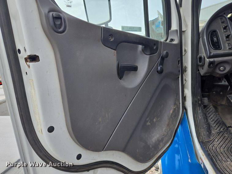 image for item EL5508 2015 Freightliner M2 flatbed truck