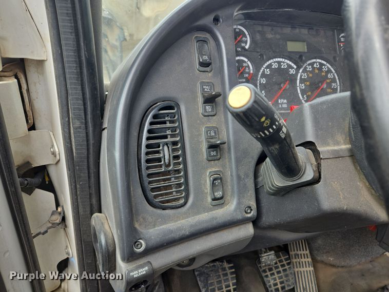 image for item EL5508 2015 Freightliner M2 flatbed truck