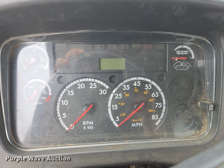 image for item EL5508 2015 Freightliner M2 flatbed truck