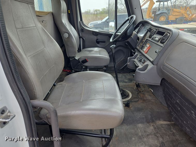 image for item EL5508 2015 Freightliner M2 flatbed truck