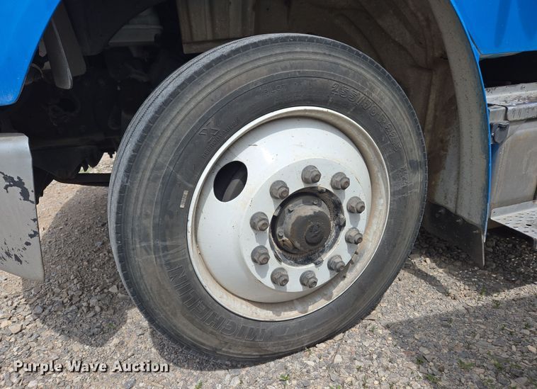 image for item EL5508 2015 Freightliner M2 flatbed truck