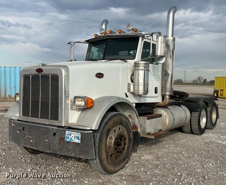 image for item EL5547 2013 Peterbilt 367 semi truck