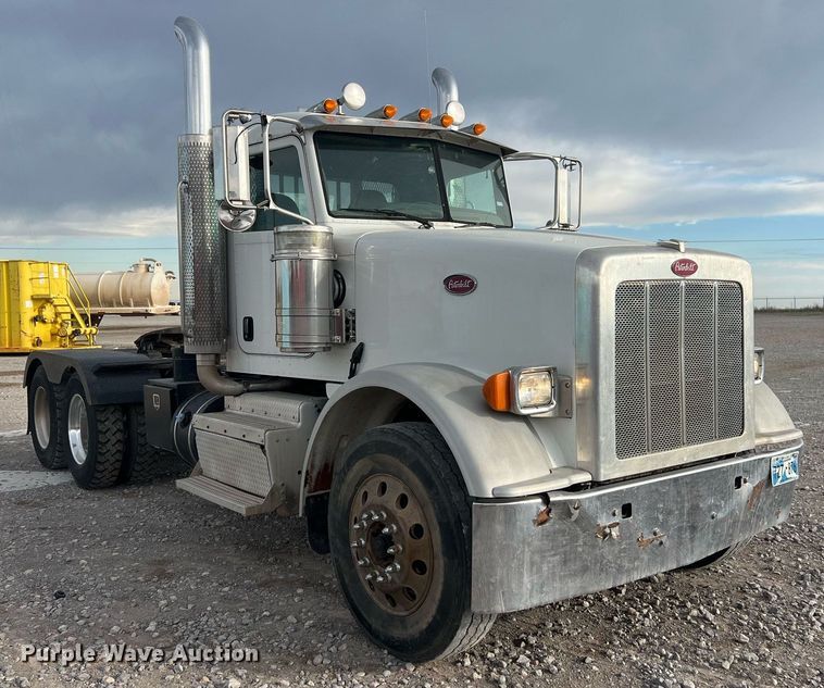 image for item EL5547 2013 Peterbilt 367 semi truck
