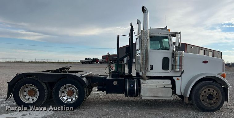 image for item EL5547 2013 Peterbilt 367 semi truck