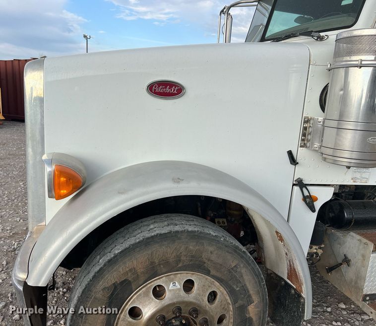 image for item EL5547 2013 Peterbilt 367 semi truck