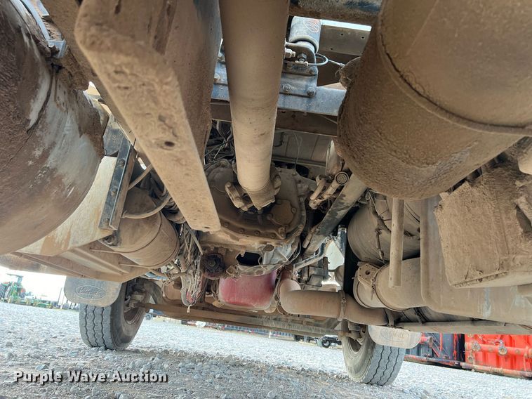 image for item EL5547 2013 Peterbilt 367 semi truck