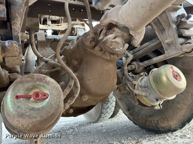 image for item EL5547 2013 Peterbilt 367 semi truck