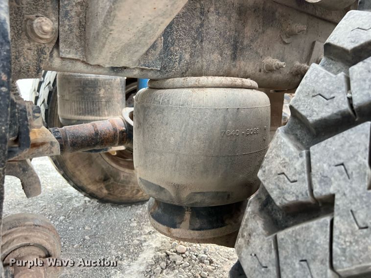 image for item EL5547 2013 Peterbilt 367 semi truck