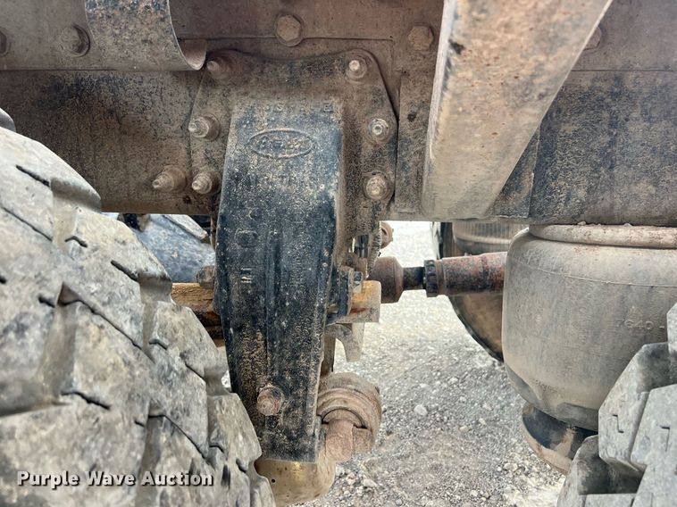 image for item EL5547 2013 Peterbilt 367 semi truck