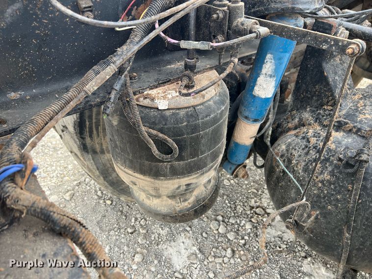 image for item EL5547 2013 Peterbilt 367 semi truck