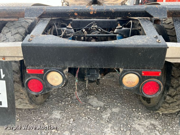 image for item EL5547 2013 Peterbilt 367 semi truck