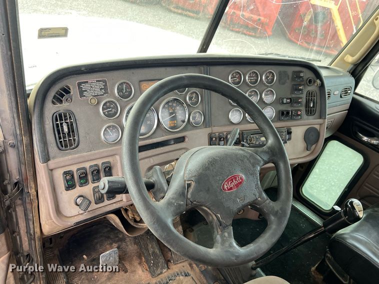 image for item EL5547 2013 Peterbilt 367 semi truck