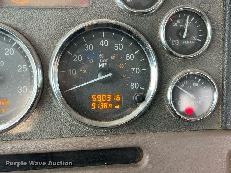 image for item EL5547 2013 Peterbilt 367 semi truck