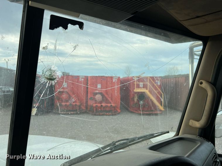 image for item EL5547 2013 Peterbilt 367 semi truck