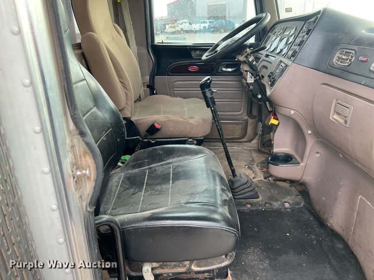 image for item EL5547 2013 Peterbilt 367 semi truck