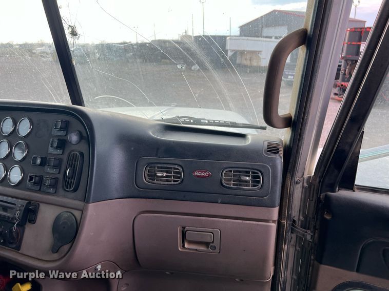 image for item EL5547 2013 Peterbilt 367 semi truck