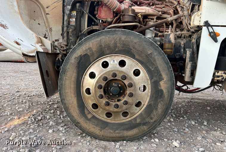 image for item EL5547 2013 Peterbilt 367 semi truck