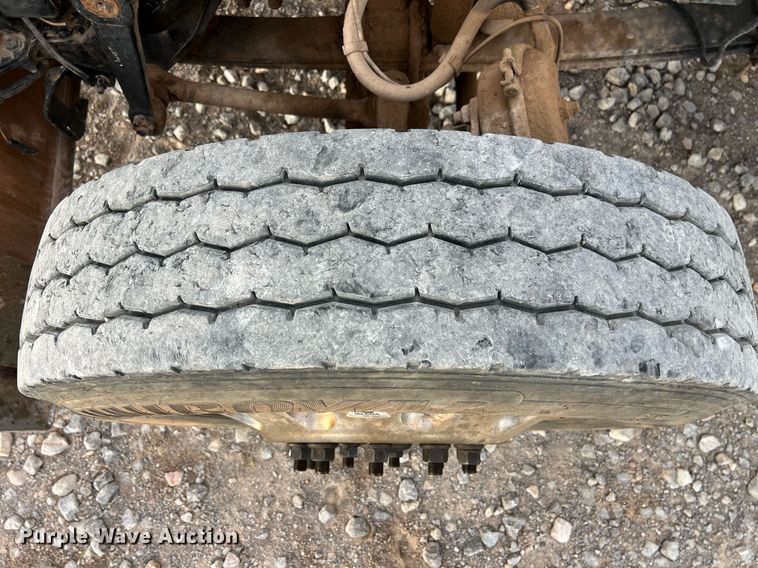 image for item EL5547 2013 Peterbilt 367 semi truck