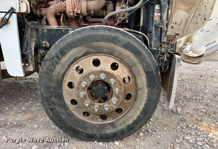 image for item EL5547 2013 Peterbilt 367 semi truck