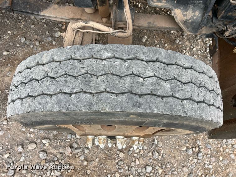 image for item EL5547 2013 Peterbilt 367 semi truck