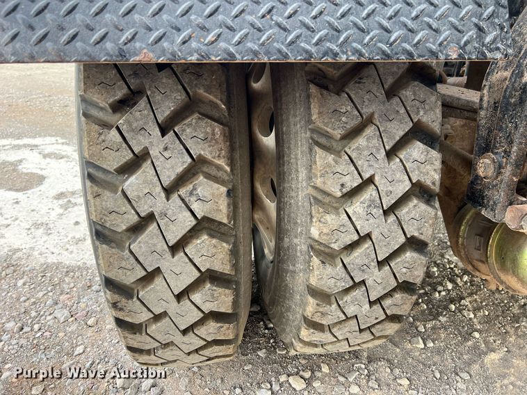 image for item EL5547 2013 Peterbilt 367 semi truck