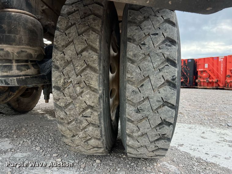 image for item EL5547 2013 Peterbilt 367 semi truck